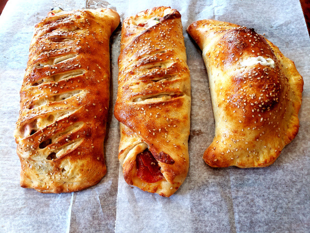 difference between calzone stromboli and roll 