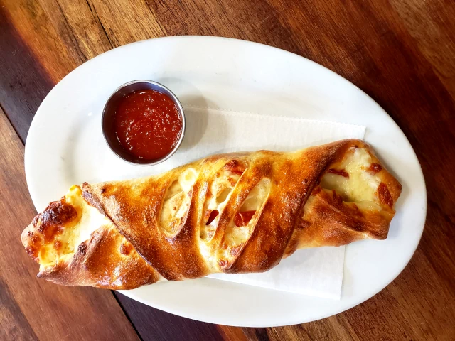 pepperoni roll yammi